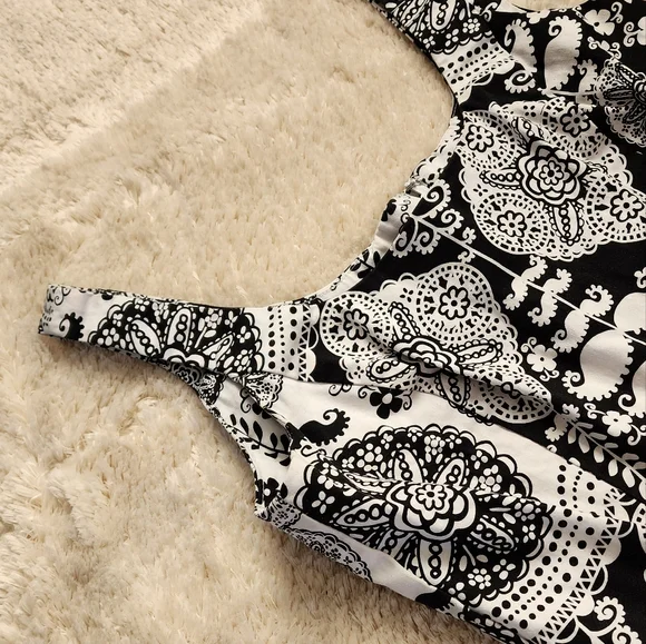 Black and white dress - Picture 3 of 6